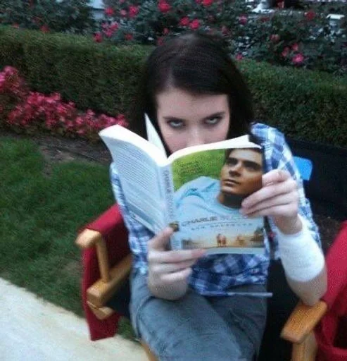 Эмодзи Эмма Робертс