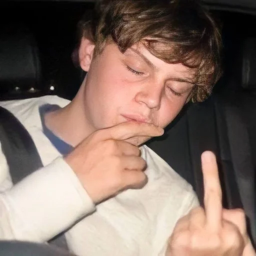 Эмодзи Эван Питерс