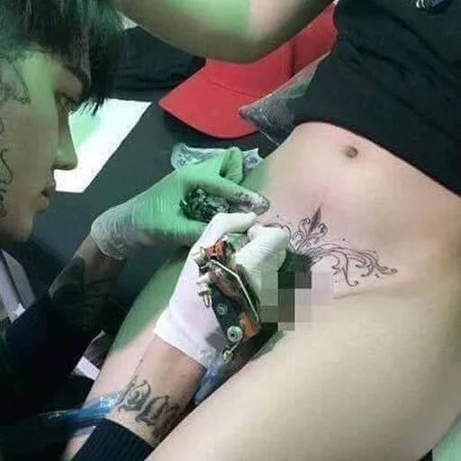 Эмодзи раздень девушку тут -