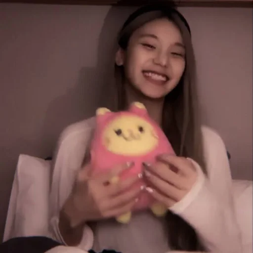 Эмодзи HWANG YE JI