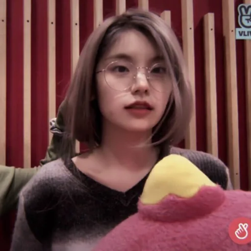 Эмодзи HWANG YE JI