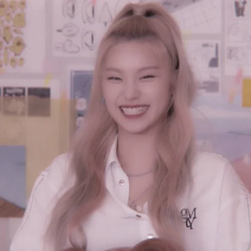 Эмодзи HWANG YE JI