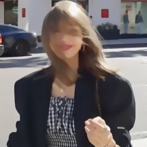 Эмодзи lisa blackpink