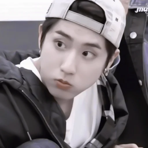 Эмодзи 𝗁𝖺𝗇 𝗃𝗂𝗌𝗎𝗇𝗀