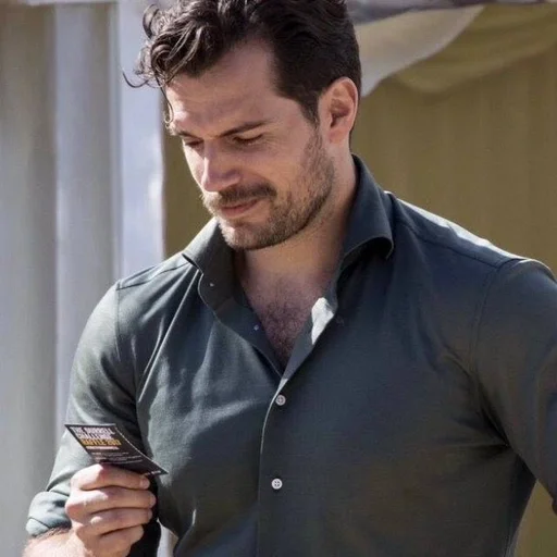 Эмодзи Генри Кавилл