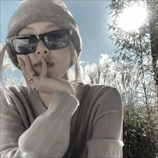 Эмодзи rose blackpink