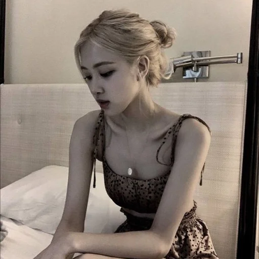 Эмодзи rose blackpink