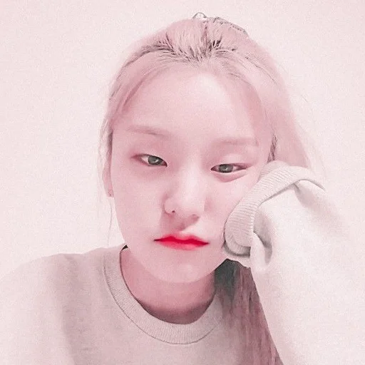 Эмодзи hwang yeji
