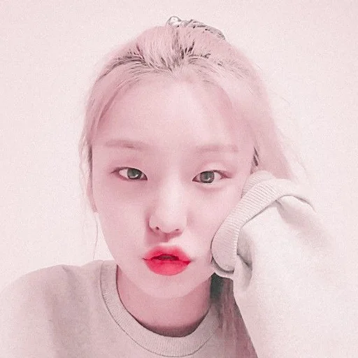 Эмодзи hwang yeji
