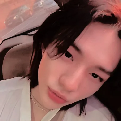 Эмодзи hyunjin