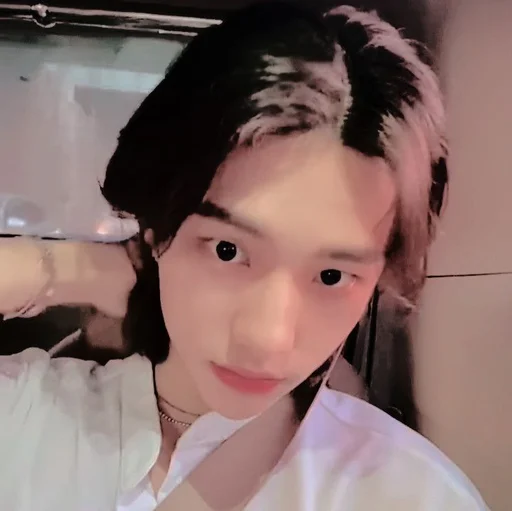 Эмодзи hyunjin