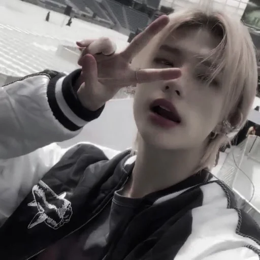 Эмодзи hyunjin