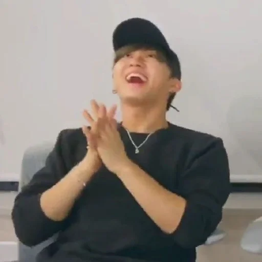 Эмодзи камбэк булочки с 3рачей