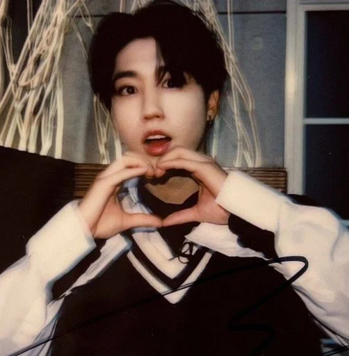 Эмодзи jisung// stray kids