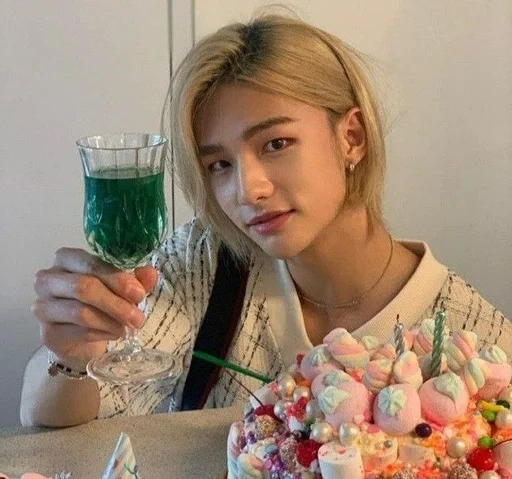 Эмодзи HYUNJIN
