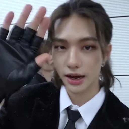 Эмодзи HYUNJIN