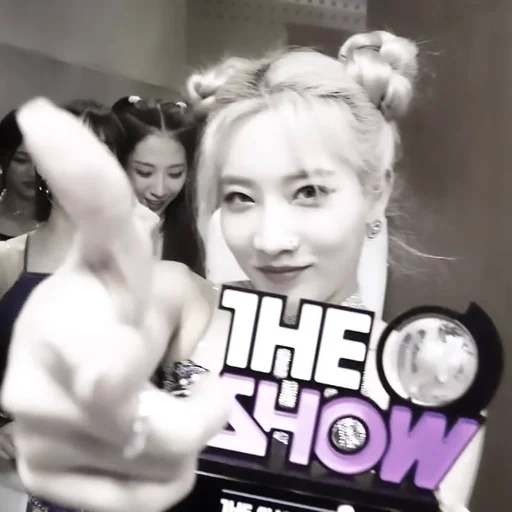 Эмодзи «🪡» 𝗸𝗶𝗺 𝗹𝗶𝗽 fr