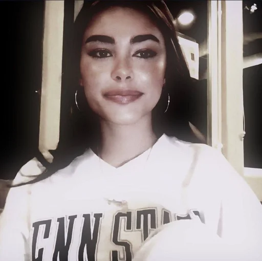Эмодзи Madison Beer