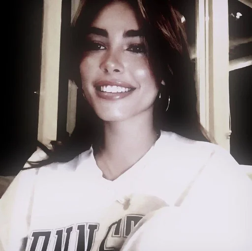 Эмодзи Madison Beer