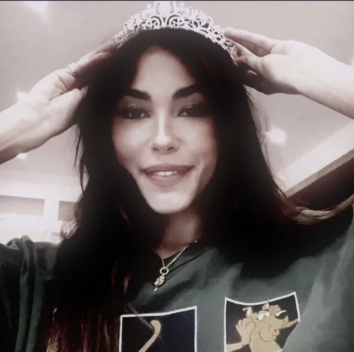 Эмодзи Madison Beer