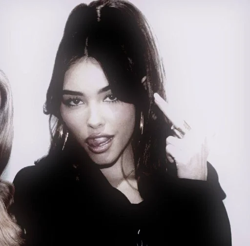 Эмодзи Madison Beer