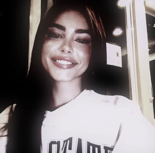 Эмодзи Madison Beer