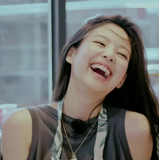 Эмодзи kim jennie dark