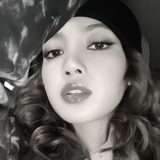 Эмодзи lisa blackpink