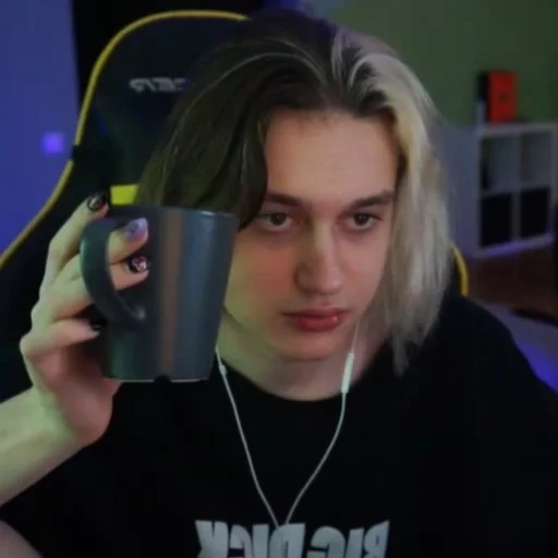 Эмодзи молдавская муха 2