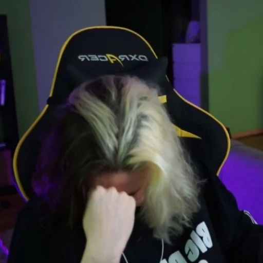 Эмодзи молдавская муха 2