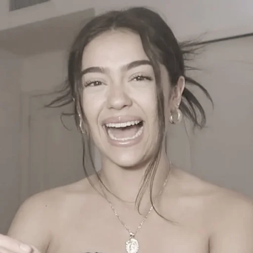 Эмодзи Madison Beer