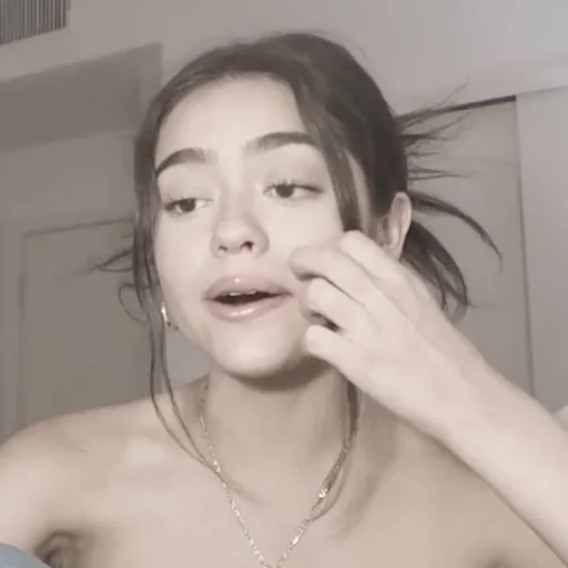 Эмодзи Madison Beer