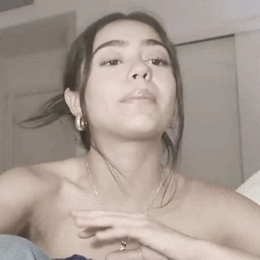 Эмодзи Madison Beer