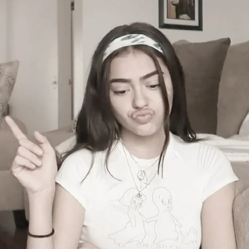 Эмодзи Madison Beer