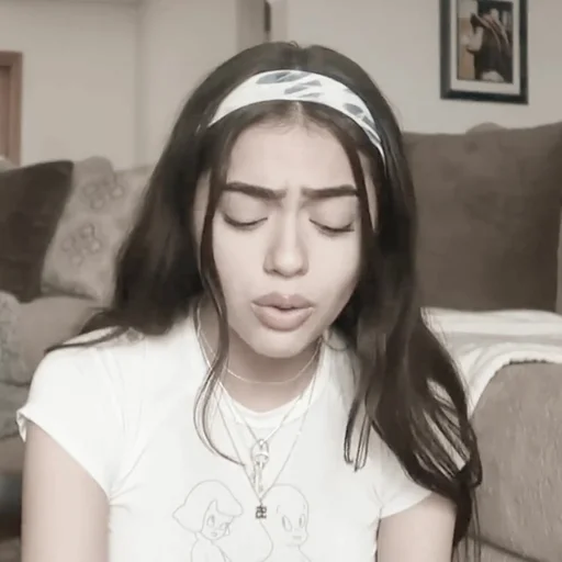 Эмодзи Madison Beer