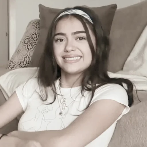Эмодзи Madison Beer