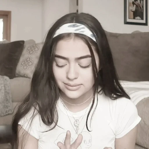 Эмодзи Madison Beer