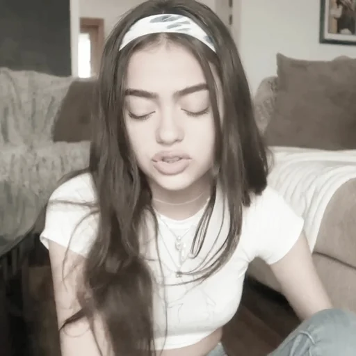 Эмодзи Madison Beer