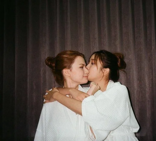 Эмодзи Pink Theory