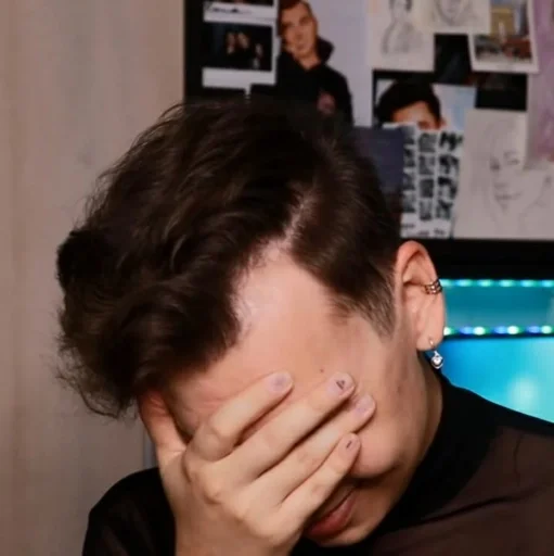 Эмодзи Anthony Uly