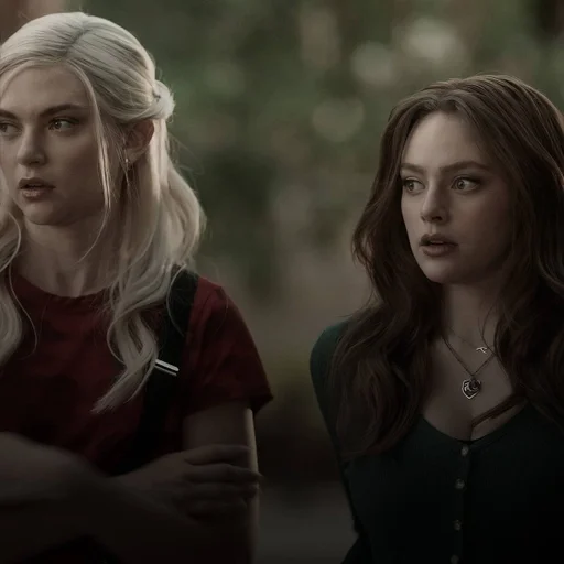 Эмодзи lizzie saltzman