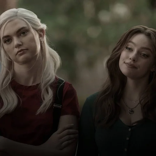 Эмодзи lizzie saltzman