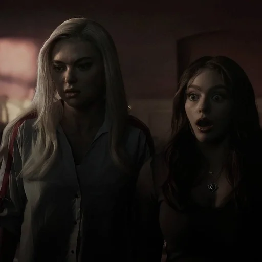Эмодзи lizzie saltzman
