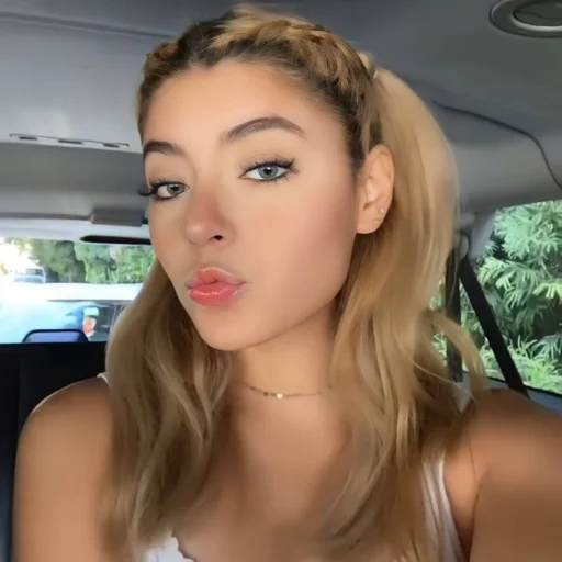 Эмодзи Sabrina Quesada