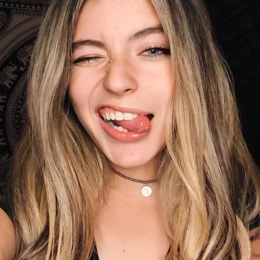 Эмодзи Sabrina Quesada