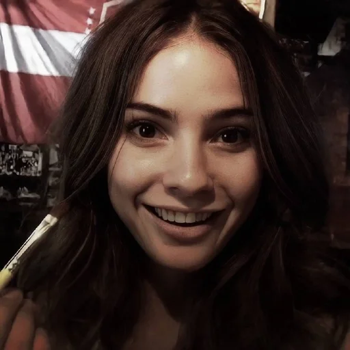 Эмодзи Шелли Хенниг