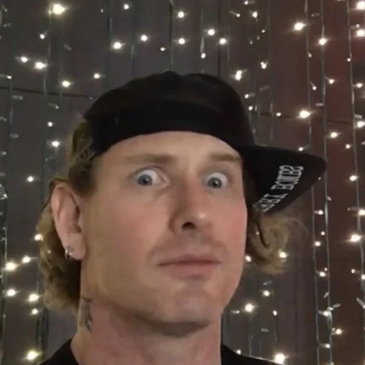 🤨