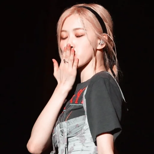 Эмодзи rose blackpink