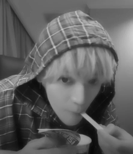 Эмодзи Lee taeyoung
