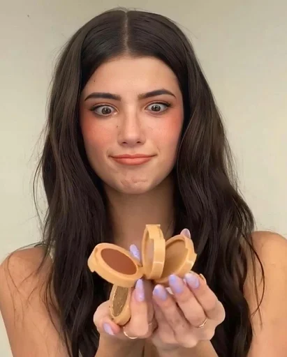 Эмодзи Чарли ДАмелио